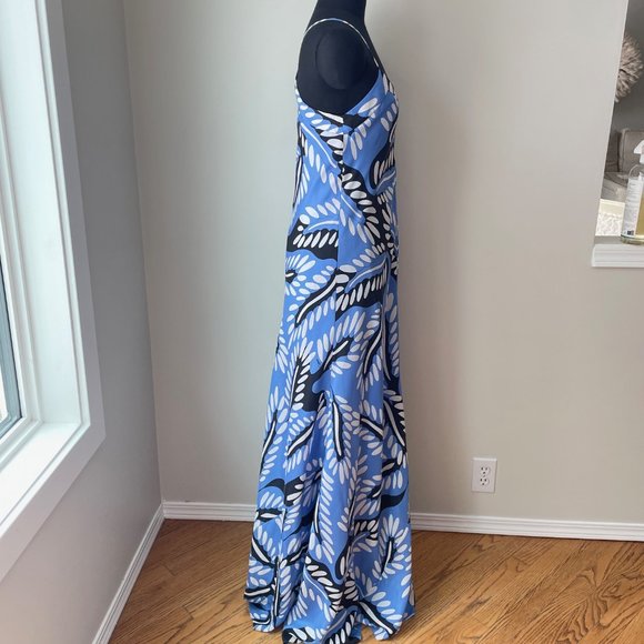 Diane Von Furstenberg Barths Maxi Dress in Riviera Buds Multi Cornflower Print - Picture 3 of 16